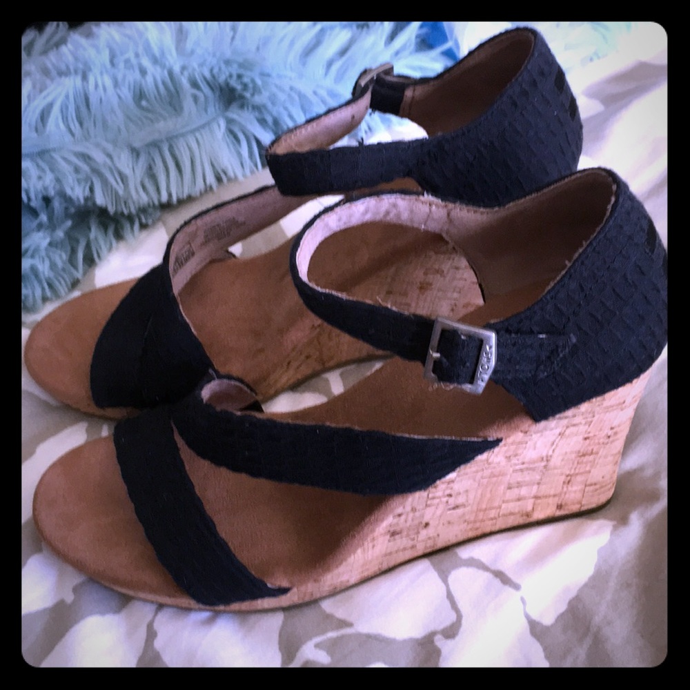 New never worn Toms 3 1/2 inch cork heel